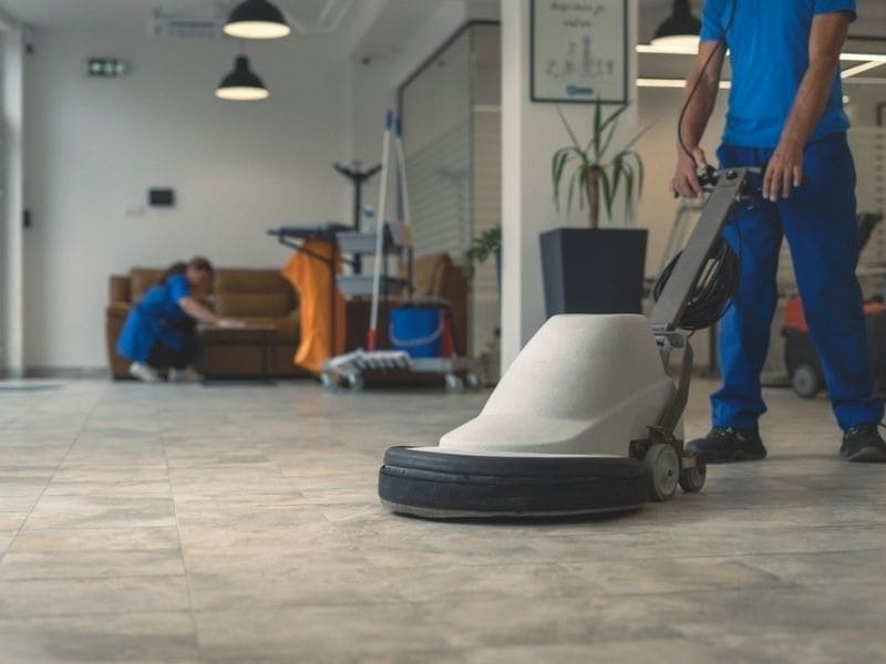 5 Sạch có đội ngũ nhân sự chuyên nghiệp được đào tạo