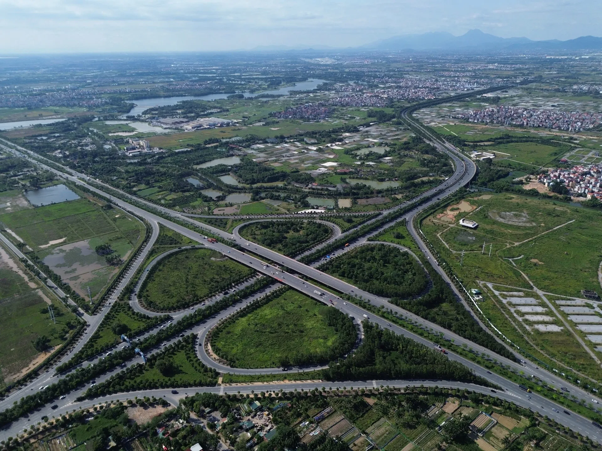 Phát hiện lô hàng vải không rõ nguồn gốc tại Long Biên, Hà Nội