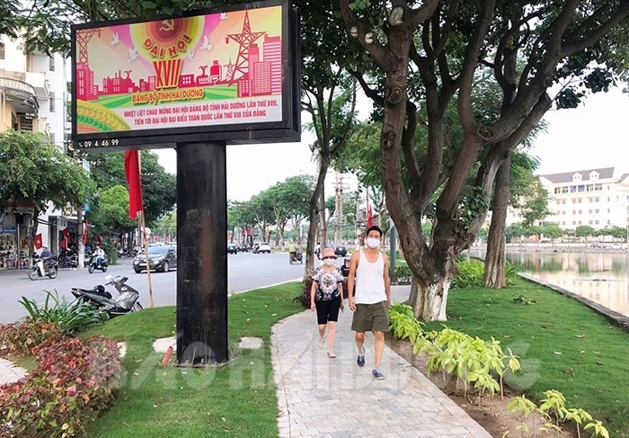 Hà Nội Tích Cực Tu Sửa Vỉa Hè, Đem Lại Diện Mạo Mới Cho Các Tuyến Phố