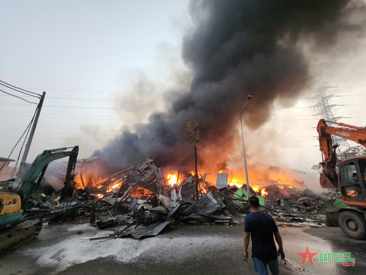 Cháy nhà tại phố Lò Đúc, Hà Nội: Lực lượng cứu hỏa ứng cứu kịp thời