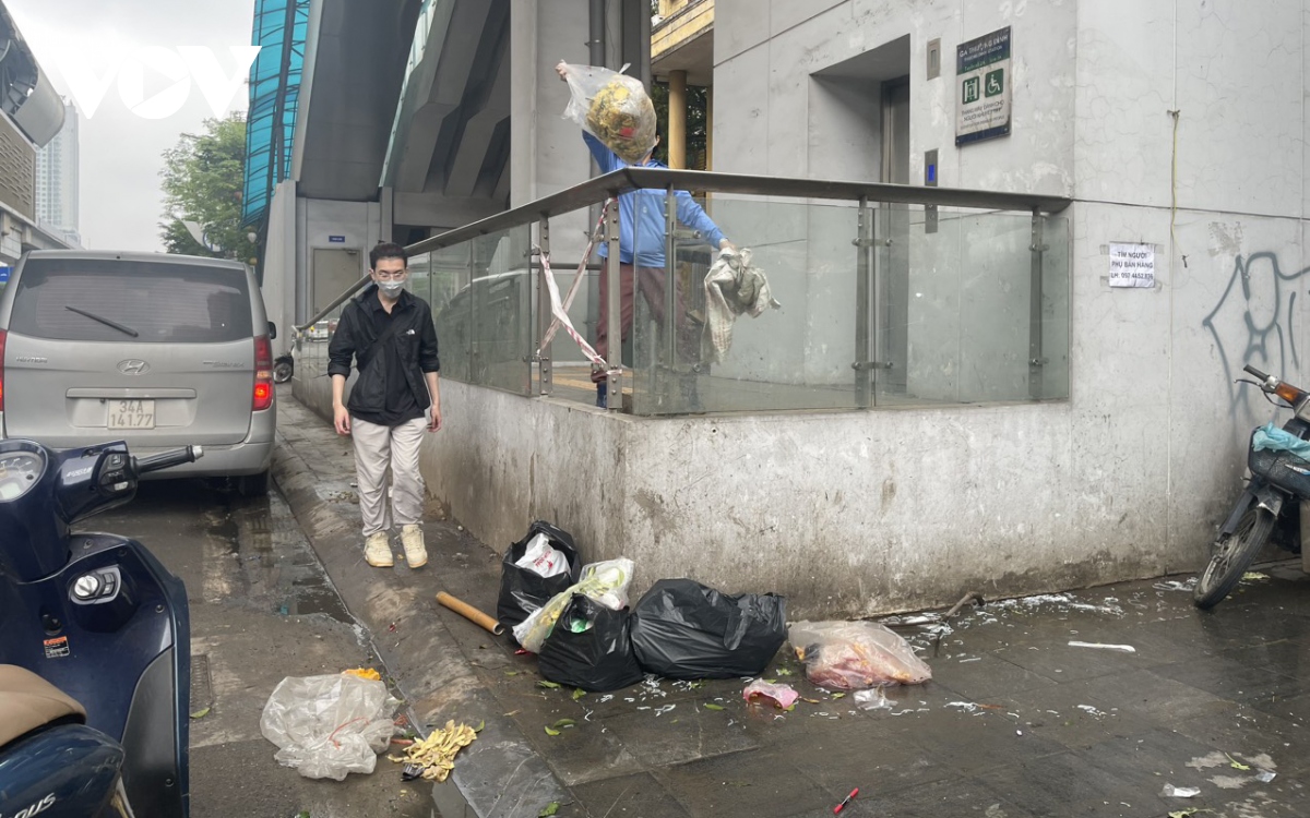 Vỉa hè Hà Nội: Sự trở lại của tình trạng lấn chiếm sau chiến dịch tổng kiểm tra